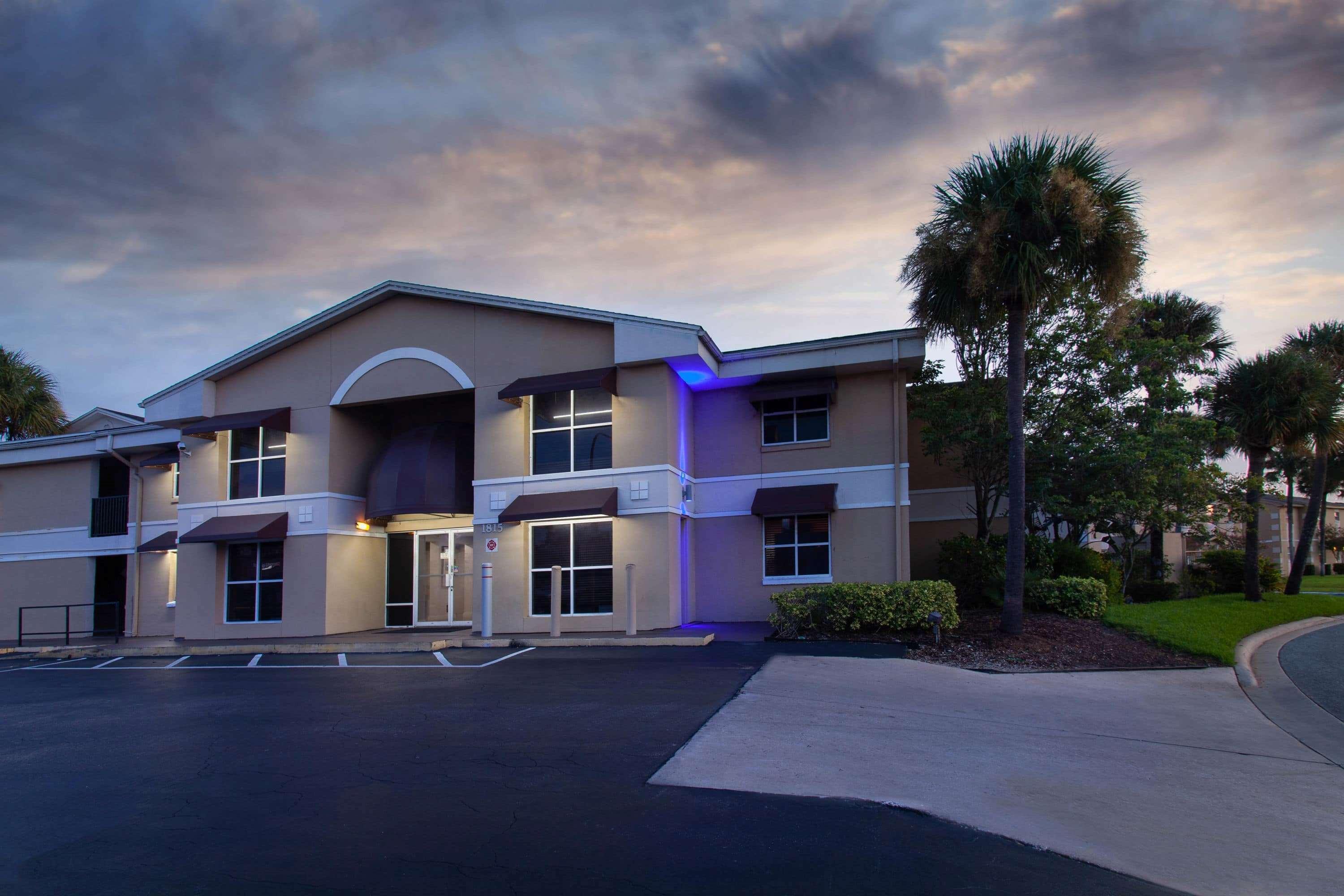 Super 8 By Wyndham Kissimmee Motel Exterior photo