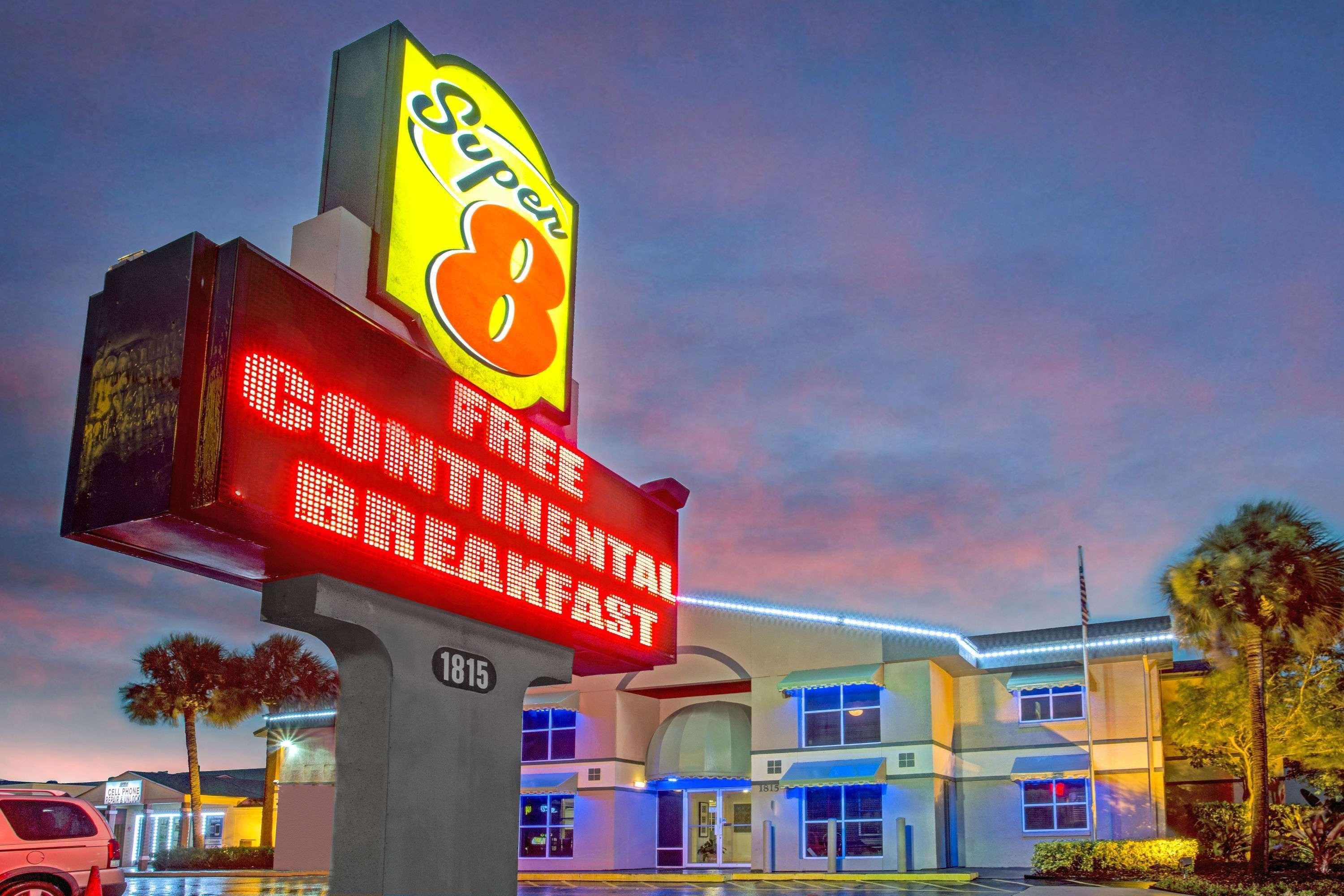 Super 8 By Wyndham Kissimmee Motel Exterior photo